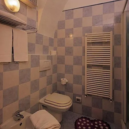 Sleeps 3 Pool Wifi * Mezzegra